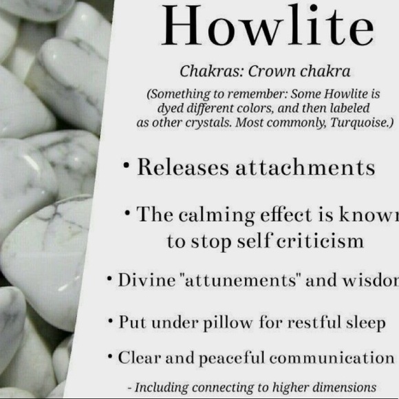 BUTTERFLY HOWLITE CARVED CRYSTAL - Picture 4 of 9